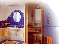 Heizung in Wandmontage in blau-wei�em Bad
